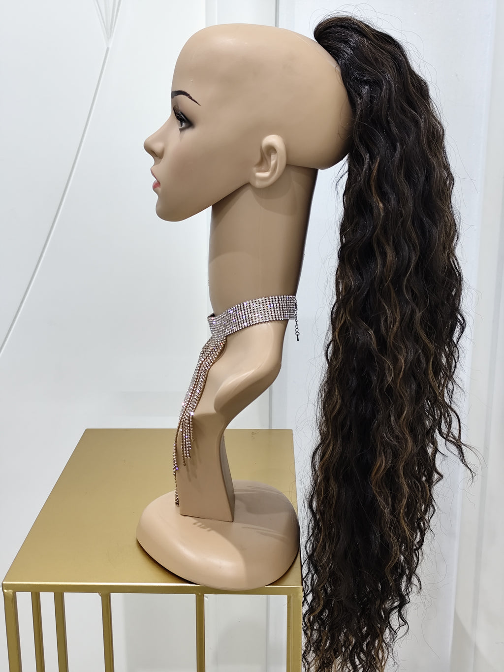 CODA RICCIA CASTANO SCURO CON MECHES 70CM